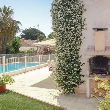 Nyaraló Four Bedroom Holiday Maxime With A Fireplace 08
