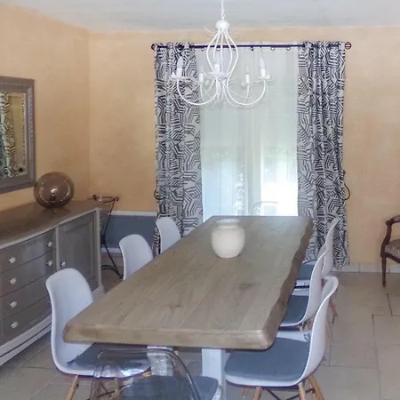 Nyaraló Four Bedroom Holiday Maxime With A Fireplace 08