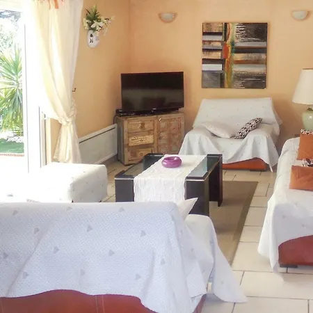 Nyaraló Four Bedroom Holiday Maxime With A Fireplace 08 *